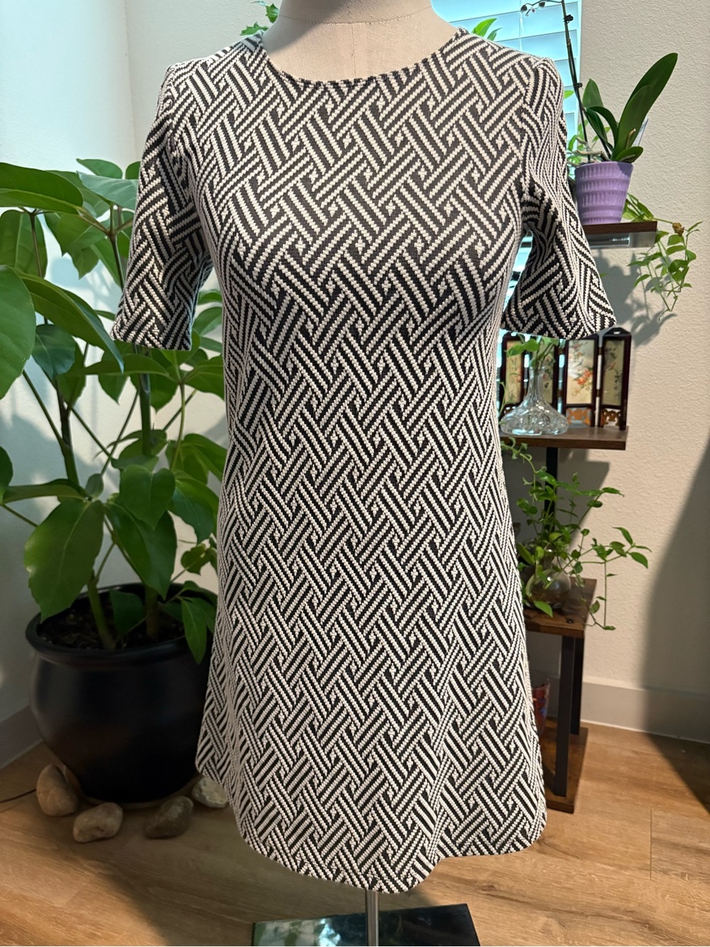 Divided Black and White Geometric Chevron Knit Short Sleeve Mini Dress